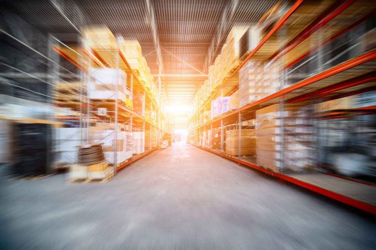 Entrepôt logistique e-commerce, allée