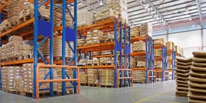 Logistique e-commerce zone stockage entrepôt